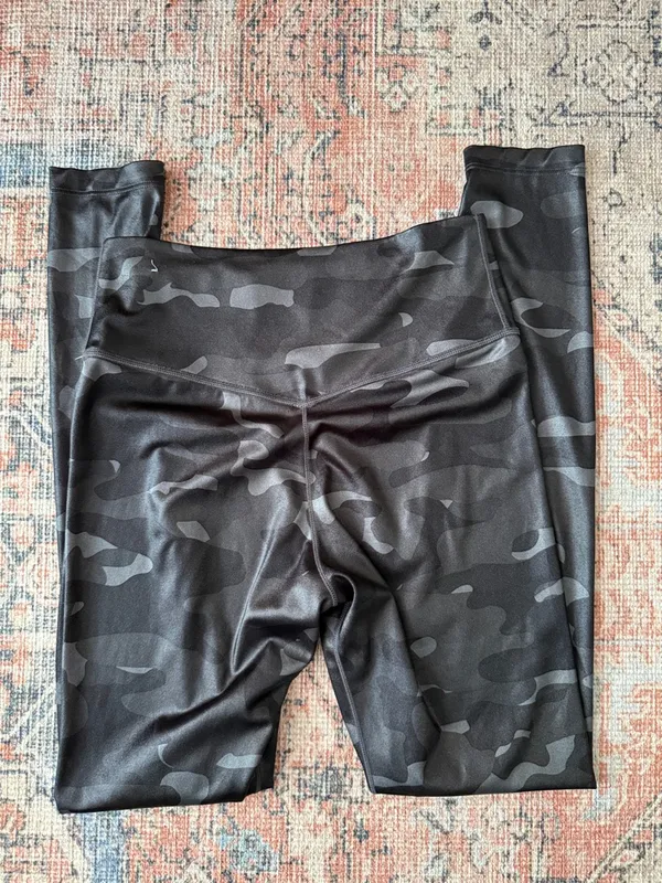 NIKE Black Camo Active Leggings Size Small - Image 4