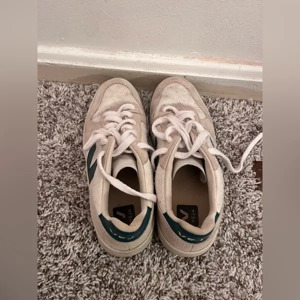 VEJA Mixed Leather Low Top Size 6 Green White - Image 3