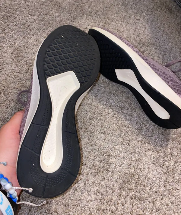 Nike Lavender Tennis Shoes - Image 2