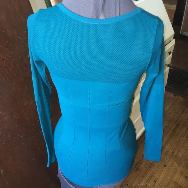 Fabletics teal Delta seamless workout sporty shirt - Image 4