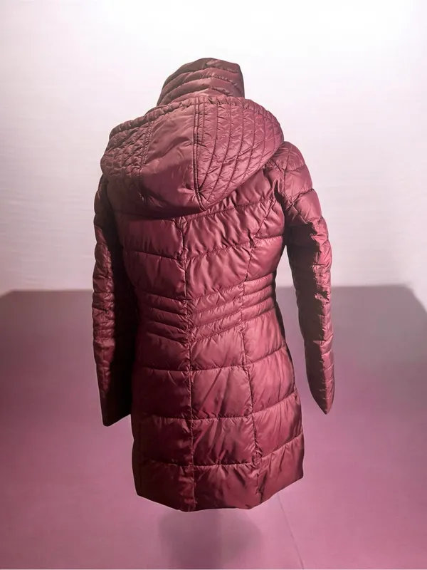 GUESS Women’s Asymmetrical Zip Puffer Coat Burgundy Size Small Water Resistant - Image 4
