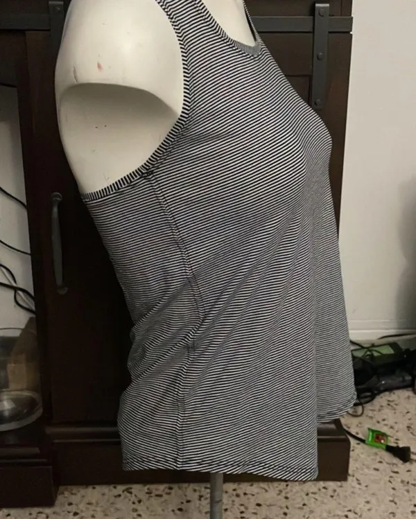 Lululemon tank top black and white stripe - Image 6