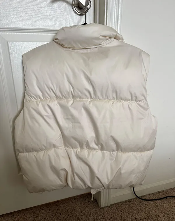 Old Navy Puffer Vest - Image 3