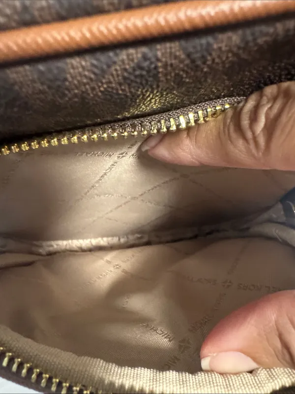Michael Kors Jet Set Travel Signature Logo Crossbody Bag - Image 5