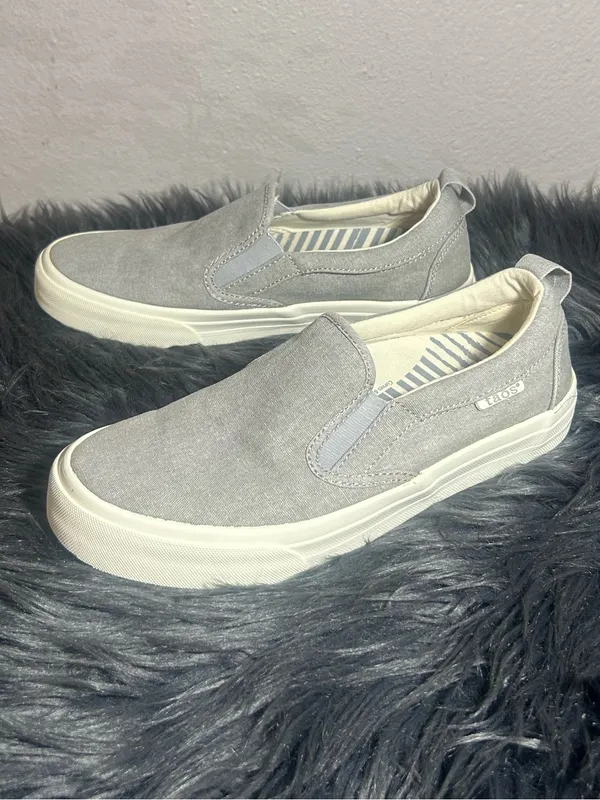 Taos Footwear is TAOS RUBBER SOUL Slip-On Canvas Sneaker Light Gray Size 7 - Image 2
