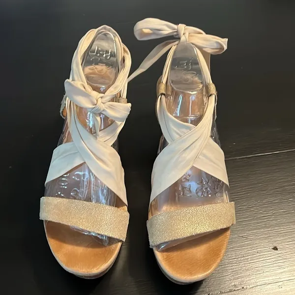 Ugg‎ sandals - Image 2