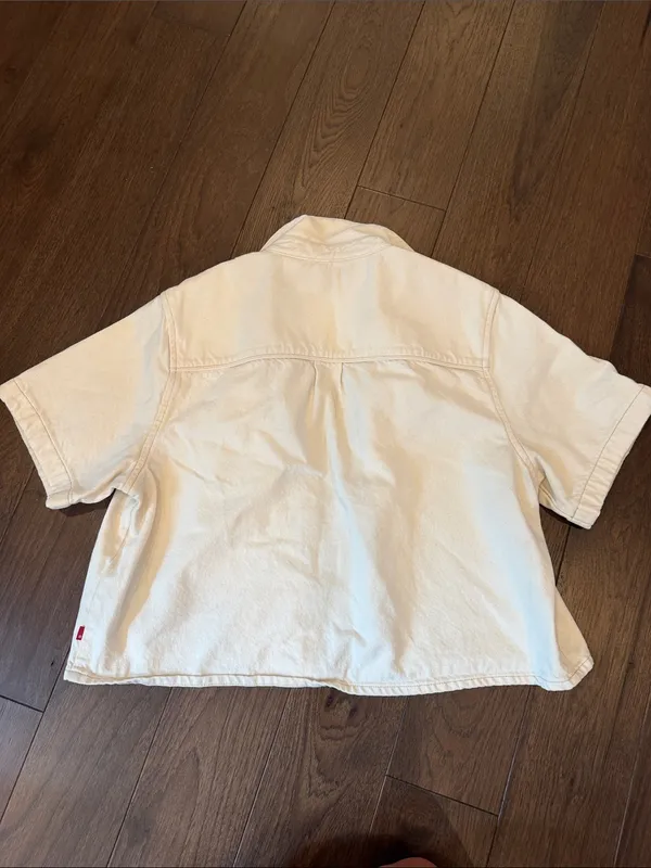 Levi’s Women’s Short-Sleeve Denim Jacket in Off White Size Large - C71-012 - Image 9
