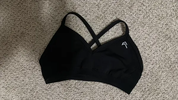 Enhancelift™ Seamless Strappy Sports Bra With White Logo - Image 3