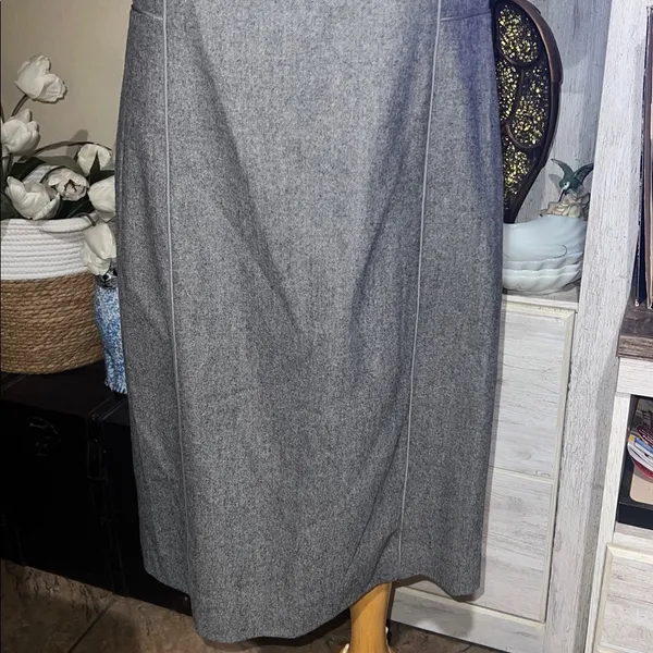 Banana Republic gray sheath dress with square neckline size 14 Wool dress - Image 3