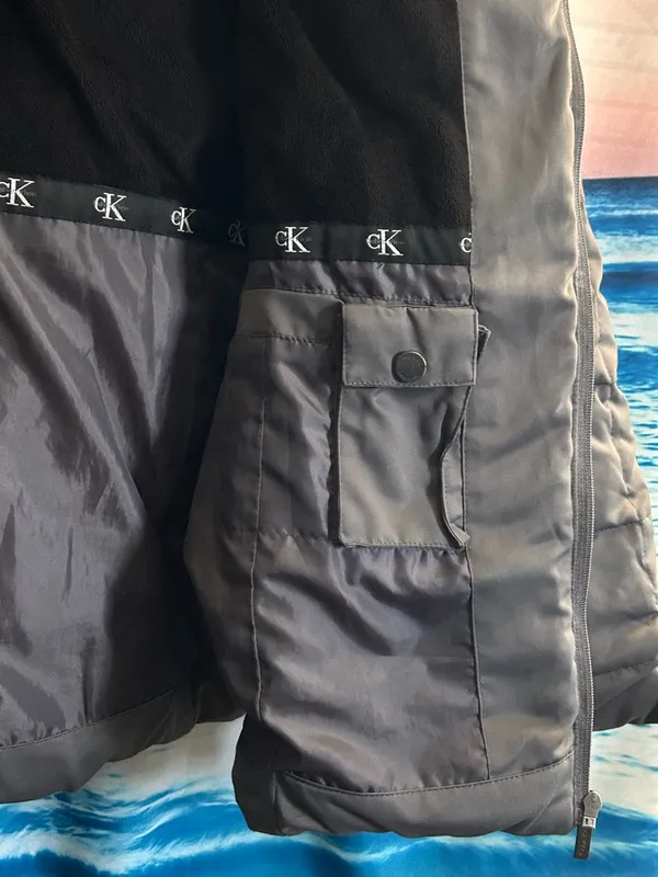 Calvin Klein Women’s Quilted Hooded Puffer Jacket with Faux Fur Trim XL - Image 10