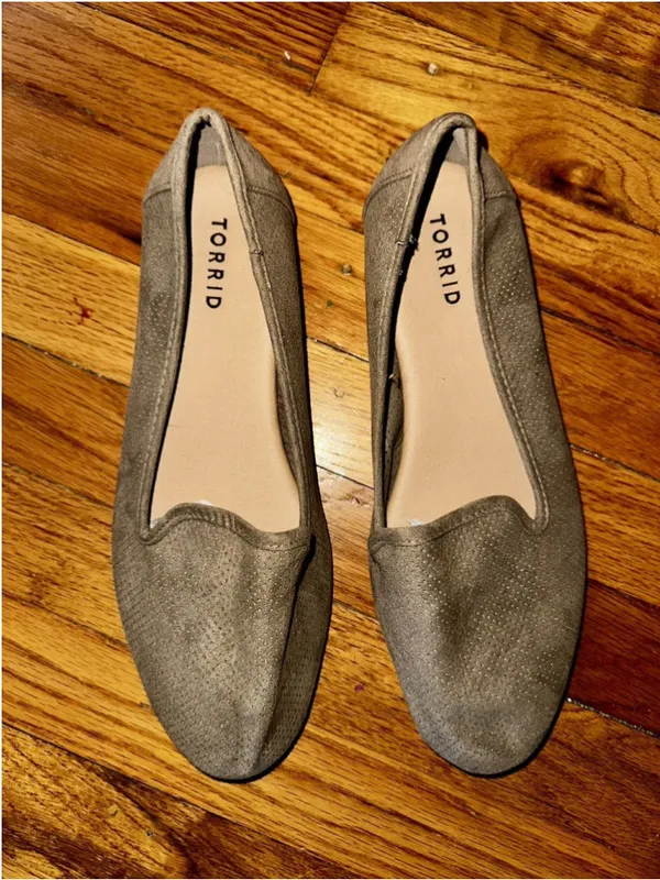 Torrid Taupe Perforated Loafer Flats WW 10 Workwear Minimalist Suede Plus Size - Image 3