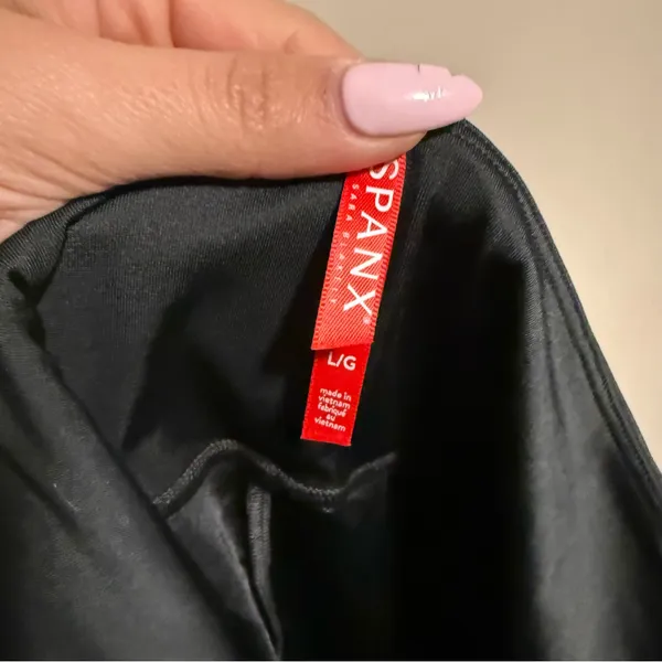 Spanx Faux Leather Quilted Legging in Very Black- Size Large - Image 10