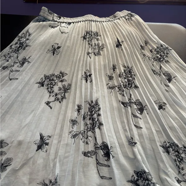 Club Monaco Pleated maxi skirt size medium NWT - Image 3