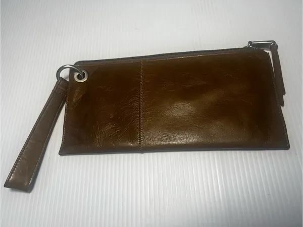 HOBO Vida Wristlet In Polished Leather - Truffle - Image 2