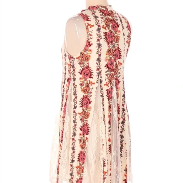 coco + jaimeson small floral lacy babydoll dress - Image 3