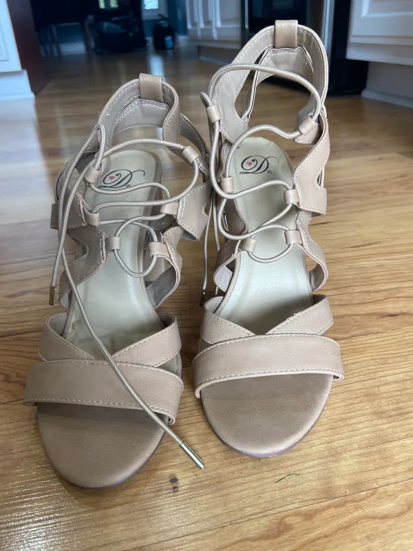 Heels Tan Size 9 - Image 4