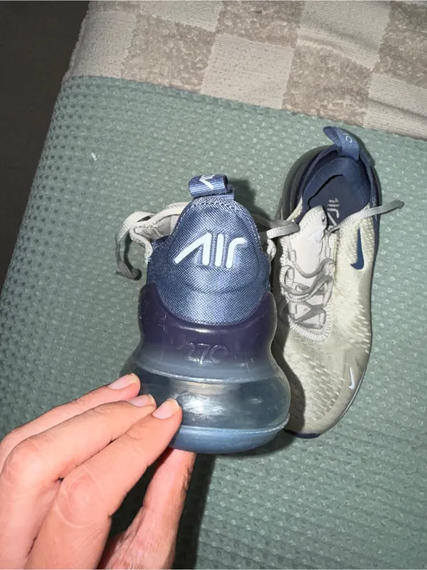 Nike Women's Air Max 270 sneakers sjze 8 - Image 5
