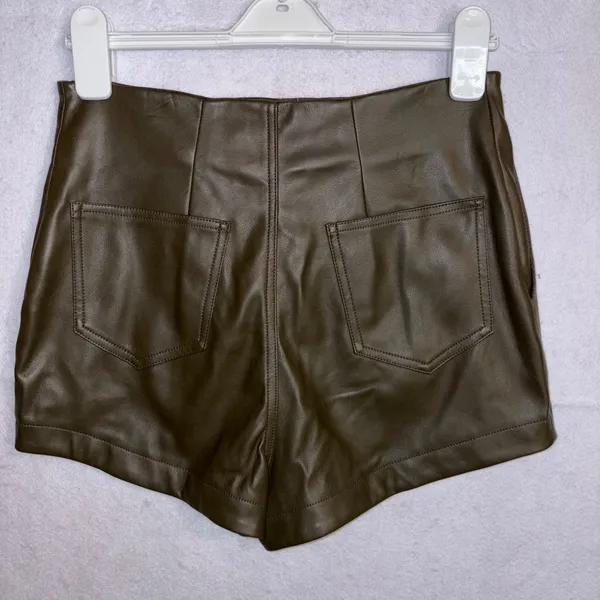 Avec Les Filles Olive Green Faux Leather high Waist Pleated Shorts‎ Size S - Image 5