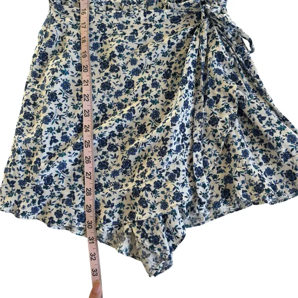 Altar’d State Blue and White Floral Print Faux Wrap Romper Women’s Medium - Image 5