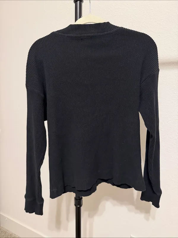 GapBody Black V-Neck Ribbed Pullover Sweater - Size Medium - Image 2