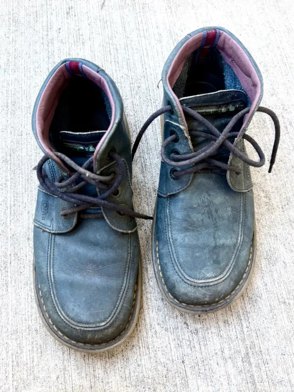 Dr. Martens 9529 Boot Made In England Leather Lace-Up Chukka Boots Moccasin Grey - Image 3