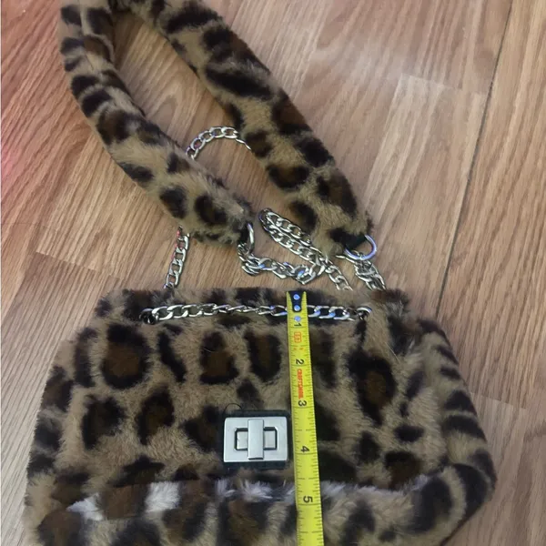 Leopard Print Faux Fur Crossbody Bag - Image 3