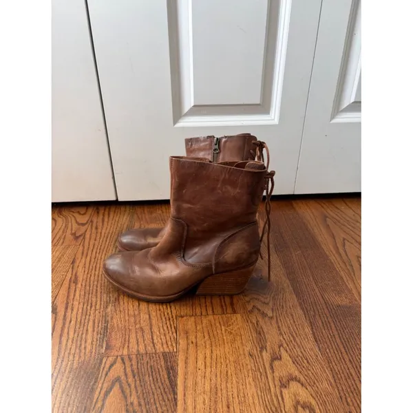 Korks Brown Leather Ankle Boots Size 9.5 - Image 3