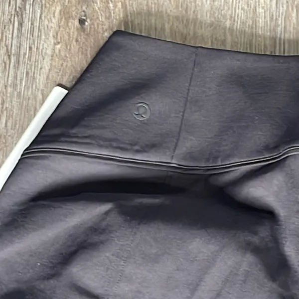 Lululemon In Power Black Shorts Size 2 - Image 16