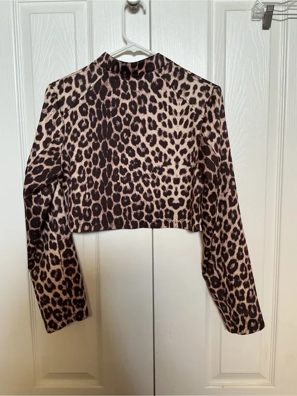 Leopard Print Cropped Bomber Jacket - Image 3