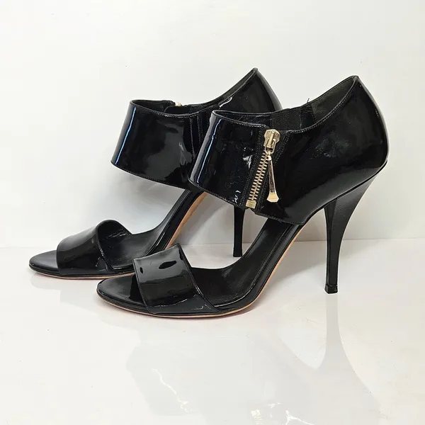 Gucci Black Patent Leather Ankle Cuff Sandal Heels Size 38.5 - Image 4