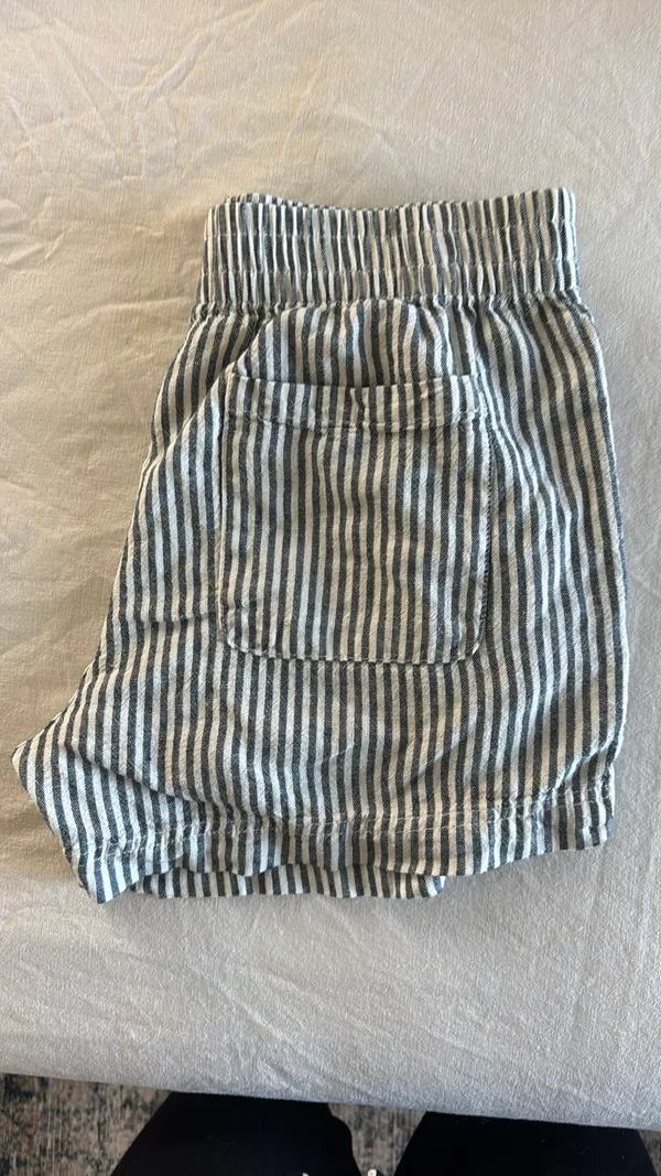 Old Navy Linen Shorts - Image 3