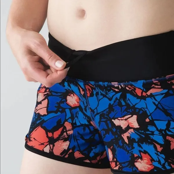 ✨ Lululemon Speed Short
Paint Storm Harbor Blue Multi / Black✨ - Image 6