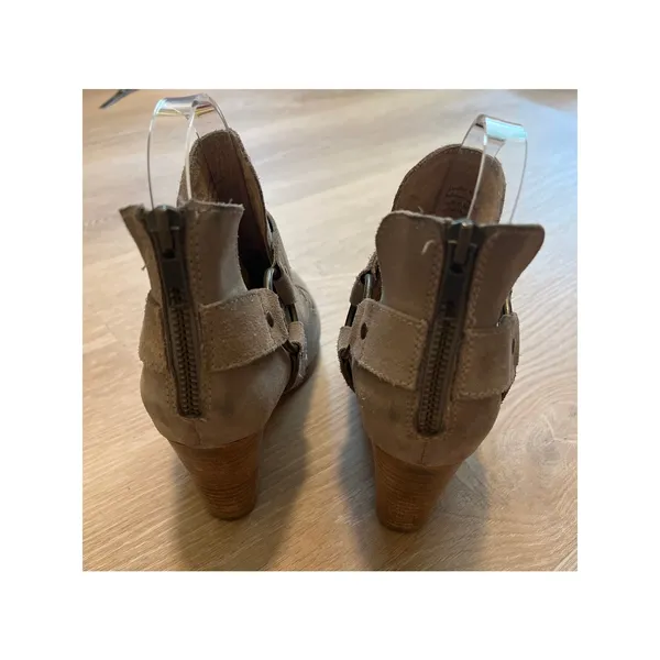 Women’s Seychelles Taupe Harness Bootie Suede boots 7.5 Anthropologie - Image 4