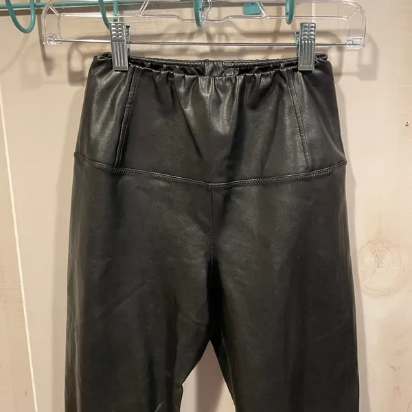 Cute Aritzia Wilfred Free faux leather high waisted stretchy leggings moto biker - Image 6