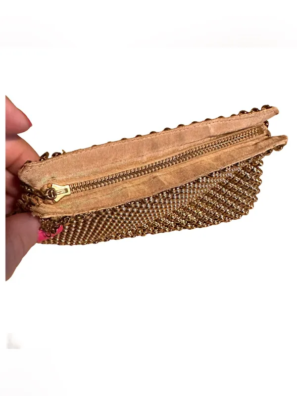 Vintage Whiting & Davis Gold Metal Mesh Dot Change Purse - Image 4