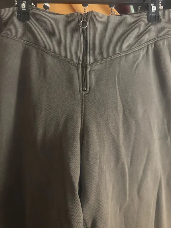 Aerie Joggers Grey/ Green NWT - Image 2