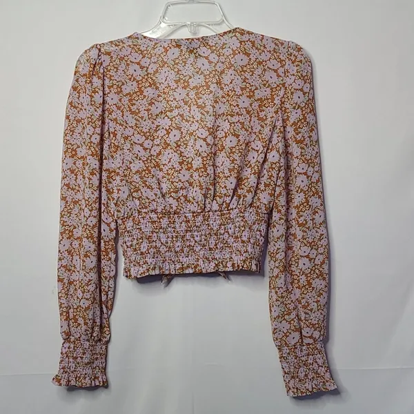 Forever 21 vneck long sleeve floral crop top sz M - Image 5