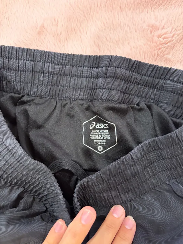 ASICS black speckled shorts S  - Image 2