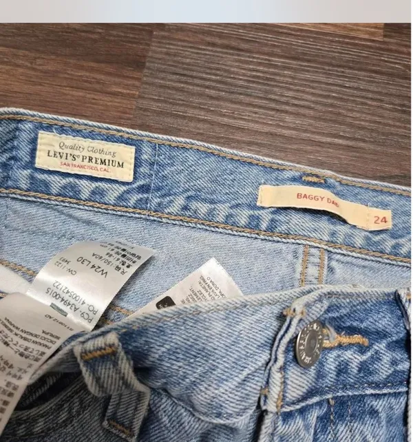 Baggy Levi’s Jeans - Image 4