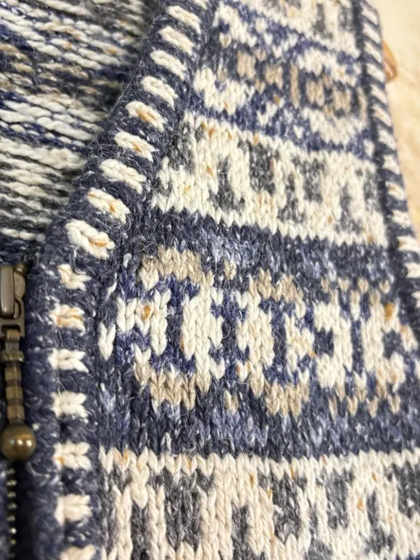 Vintage 90s St. John's Bay Blue White Fair Isle Wool Zip Sweater Vest L - Image 3