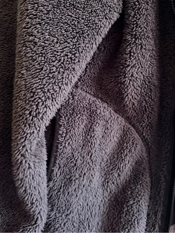Uniqlo Black Reversible Fleece Jacket with Light Grey Sherpa Trim - Image 4