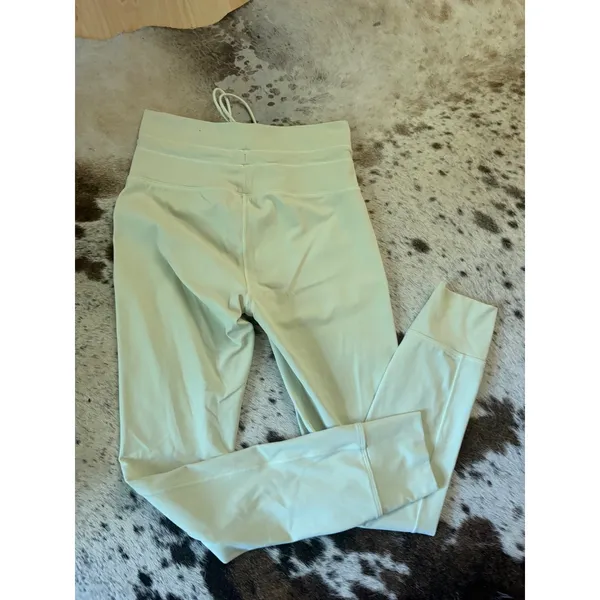 VUORI Daily Form Leggings In Lemongrass Size Small - Image 2