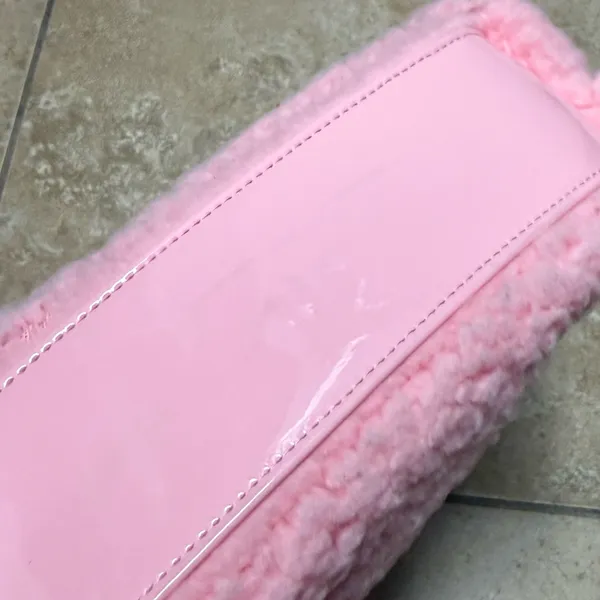 VS PINK Sherpa makeup bag - Image 5
