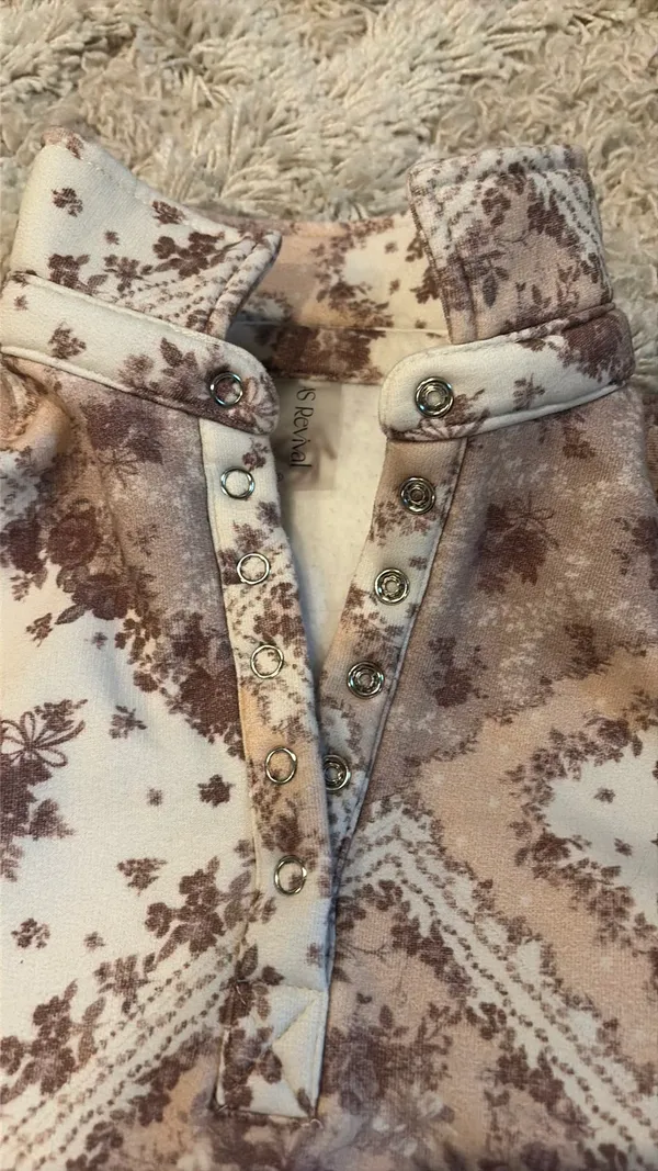 Altar'd State Quarter button up - Image 3