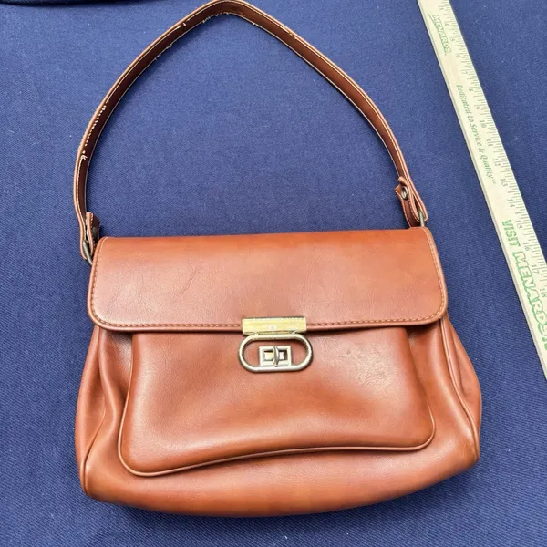 Vintage 70s Cognac Brown Leather Shoulder Bag with Gold Turn Lock - Image 13