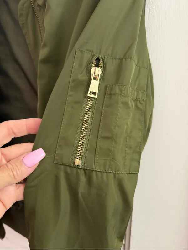 Heart & Hips Women’s Green Bomber Jacket - Image 2