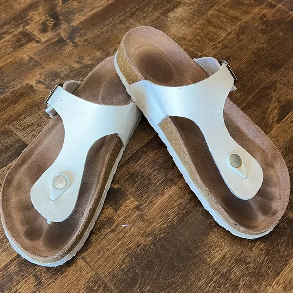CUSHIONAIRE Leah Leather Thong Sandals Size 7 Granola - Image 11