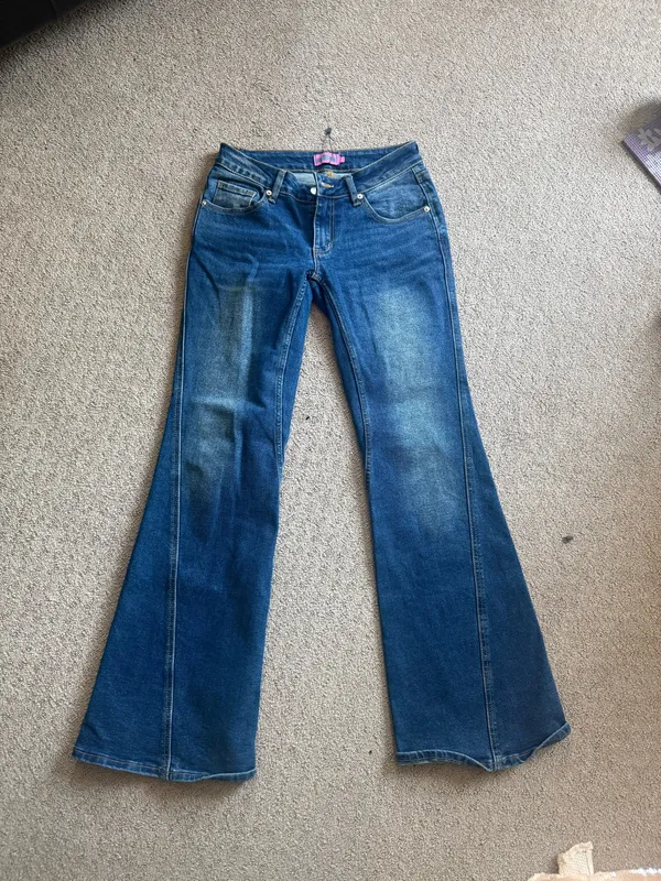 Edikted Colton Low Rise Bootcut Jeans - Image 3
