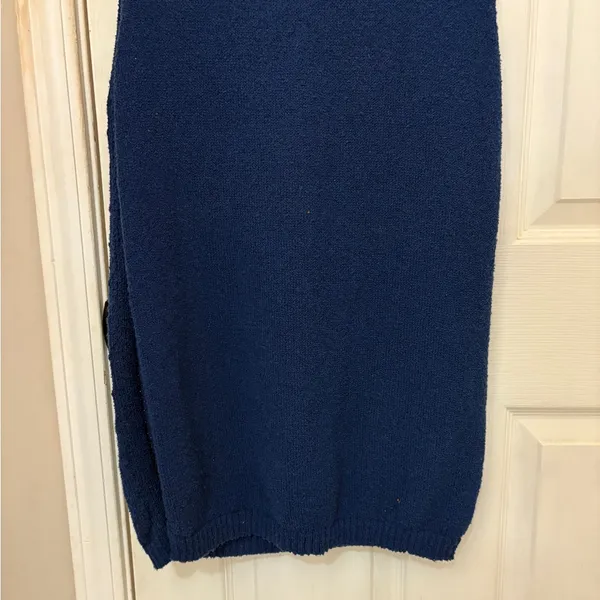 NENONA Brand 2 piece Short and Sleeveless Tunic Top Sweater Set in Navy - Image 7