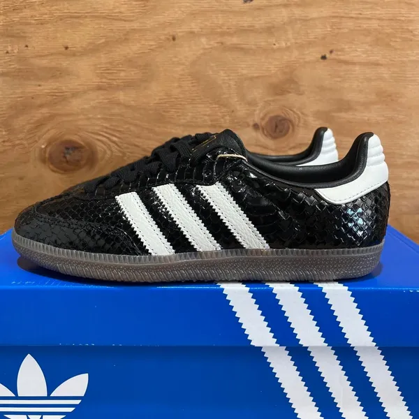 Adidas Women's Black Trainers - Image 4
